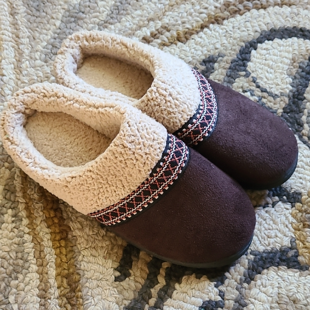 Isotoner Faux Sherpa Slupper Clogs